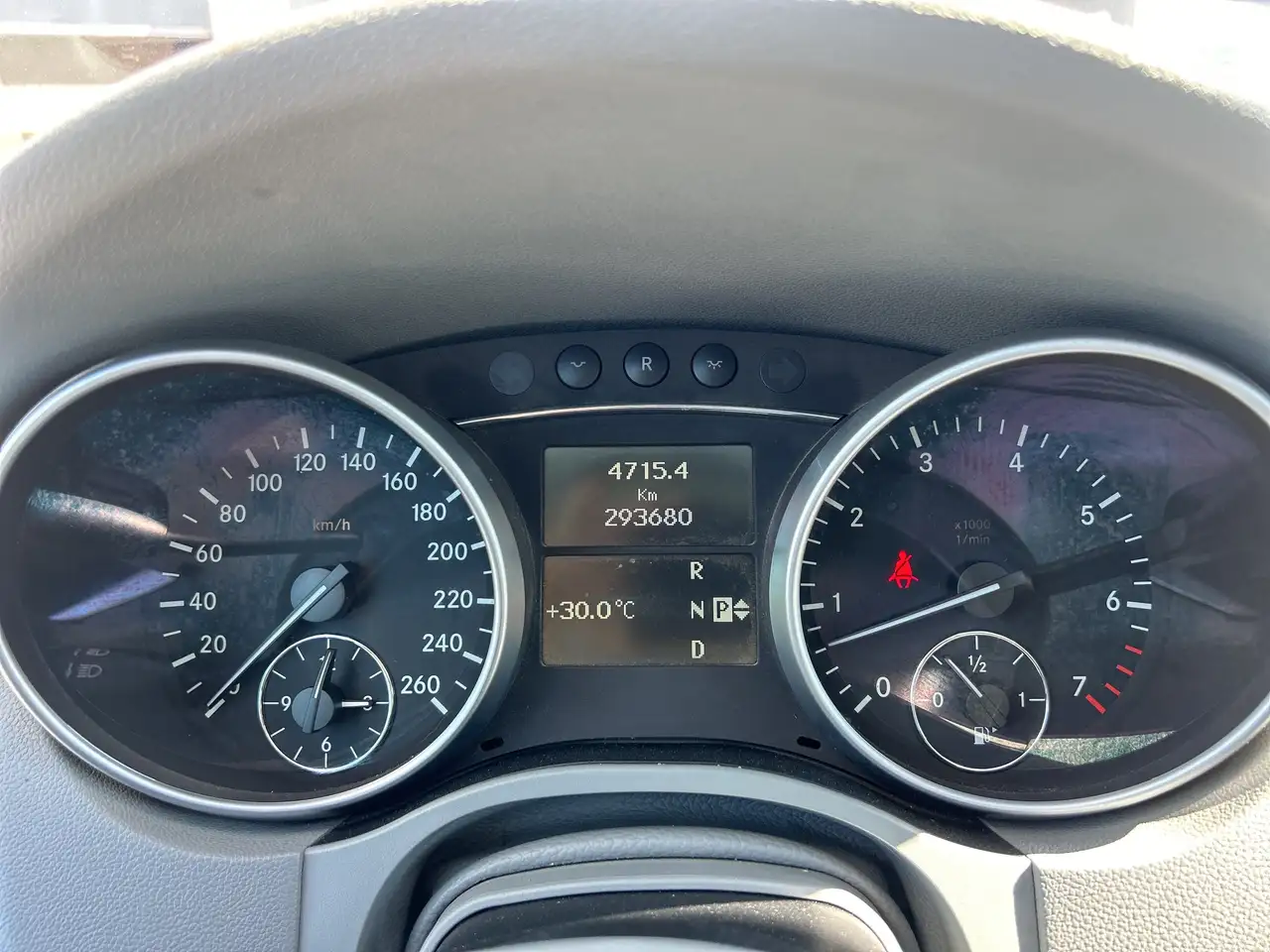 Mercedes-Benz M-Class снимка Mercedes-Benz M-Class