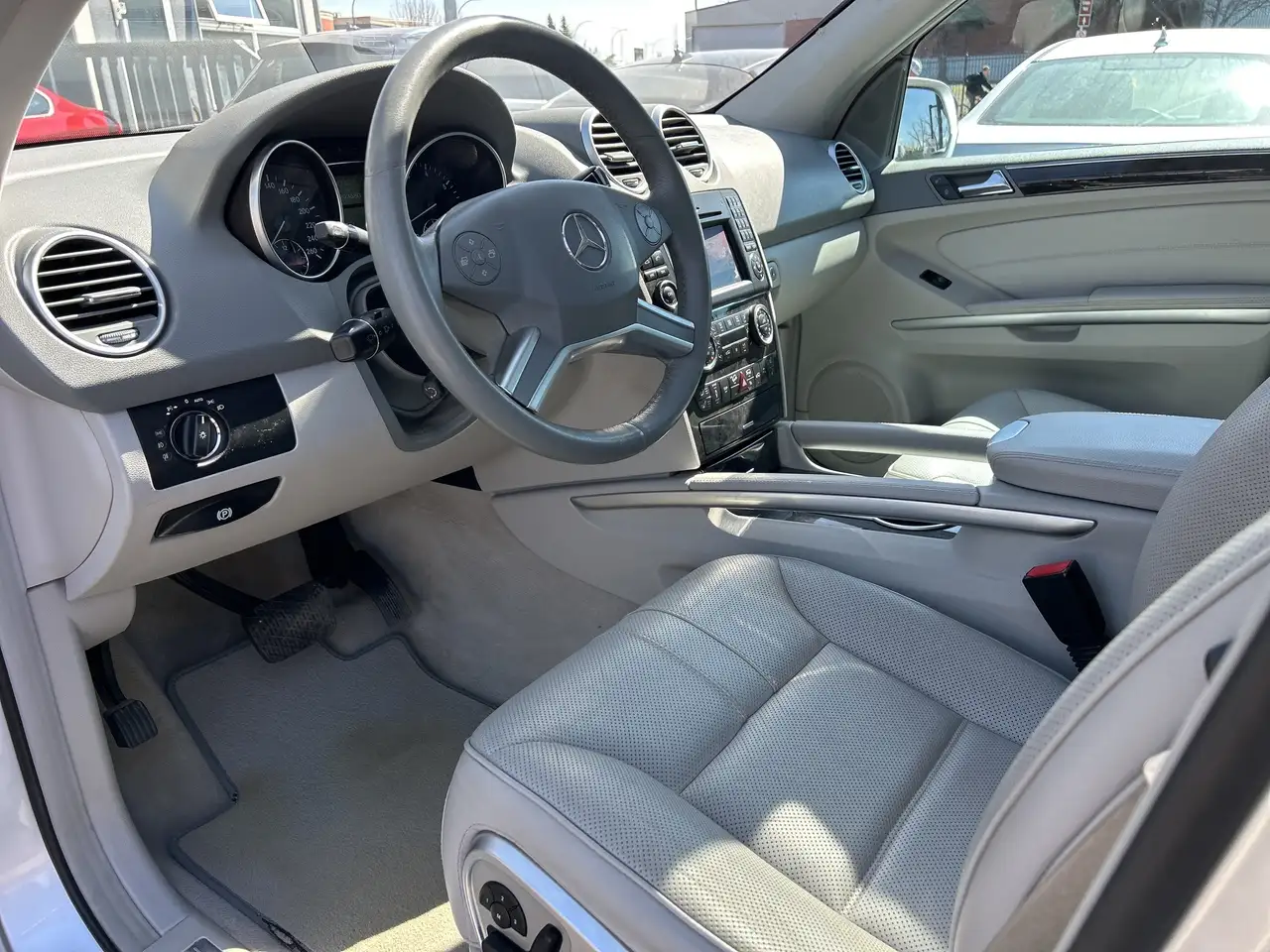 Mercedes-Benz M-Class снимка Mercedes-Benz M-Class