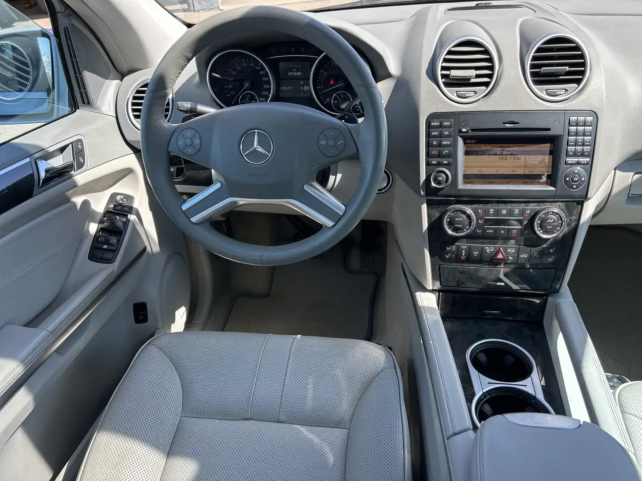 Mercedes-Benz M-Class снимка Mercedes-Benz M-Class