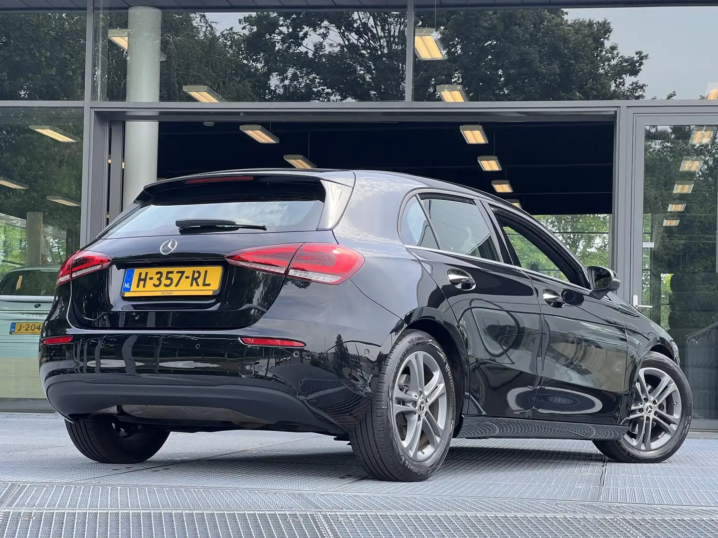 Mercedes-Benz A 160 Premium | Sfeerverlichting | Incl. winterbanden op Nero - 2