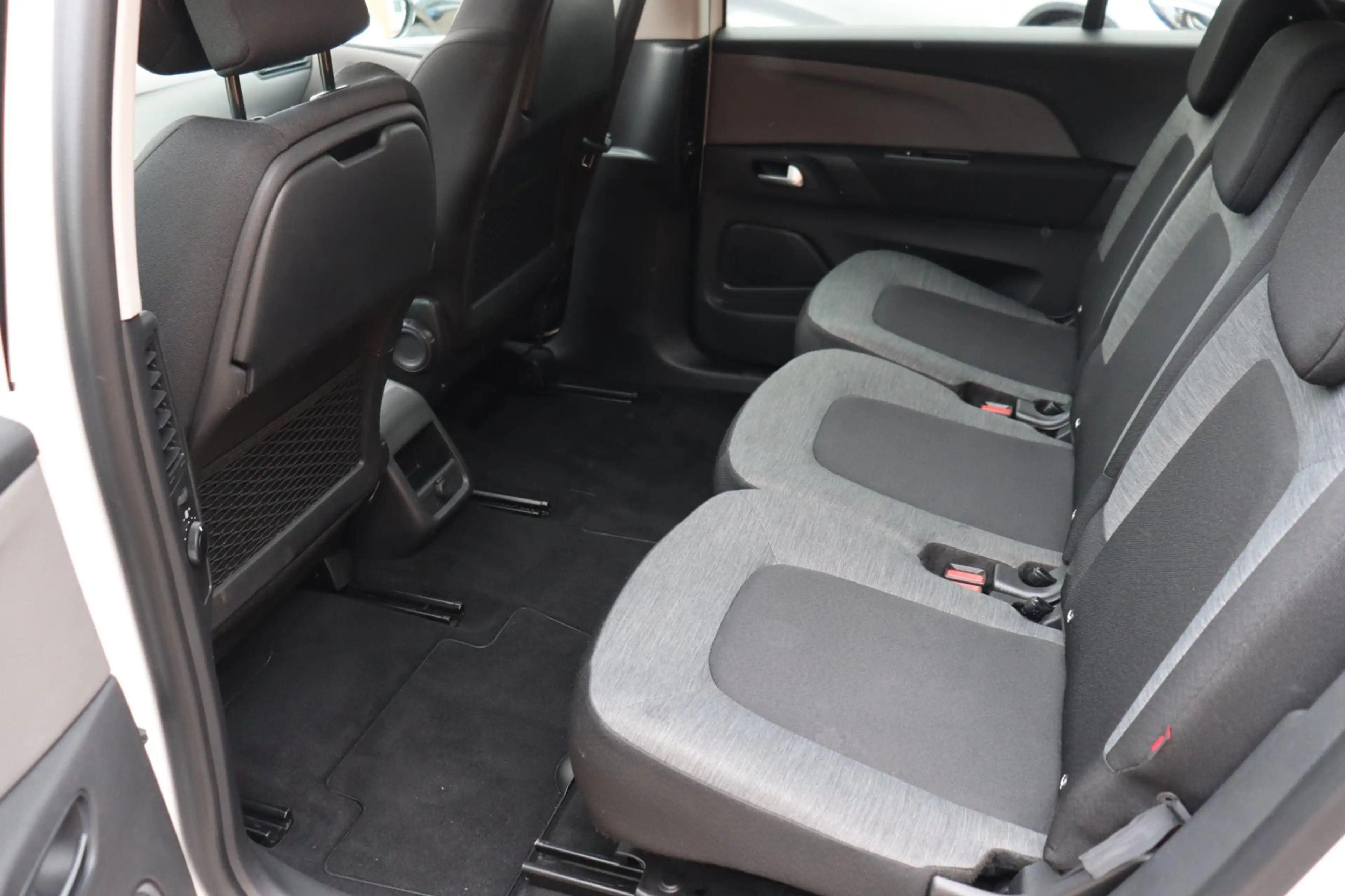 Citroen Grand C4 SpaceTourer 1.2 PureTech Business 7-persoons org.NL camera pan — photo 11