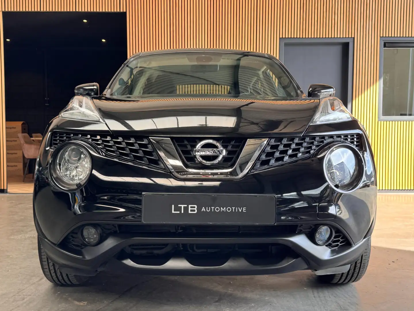 Nissan Juke 1.6 Visia Automaat Camera|Airco|Cruise|Navi|Keyles Zwart - 2