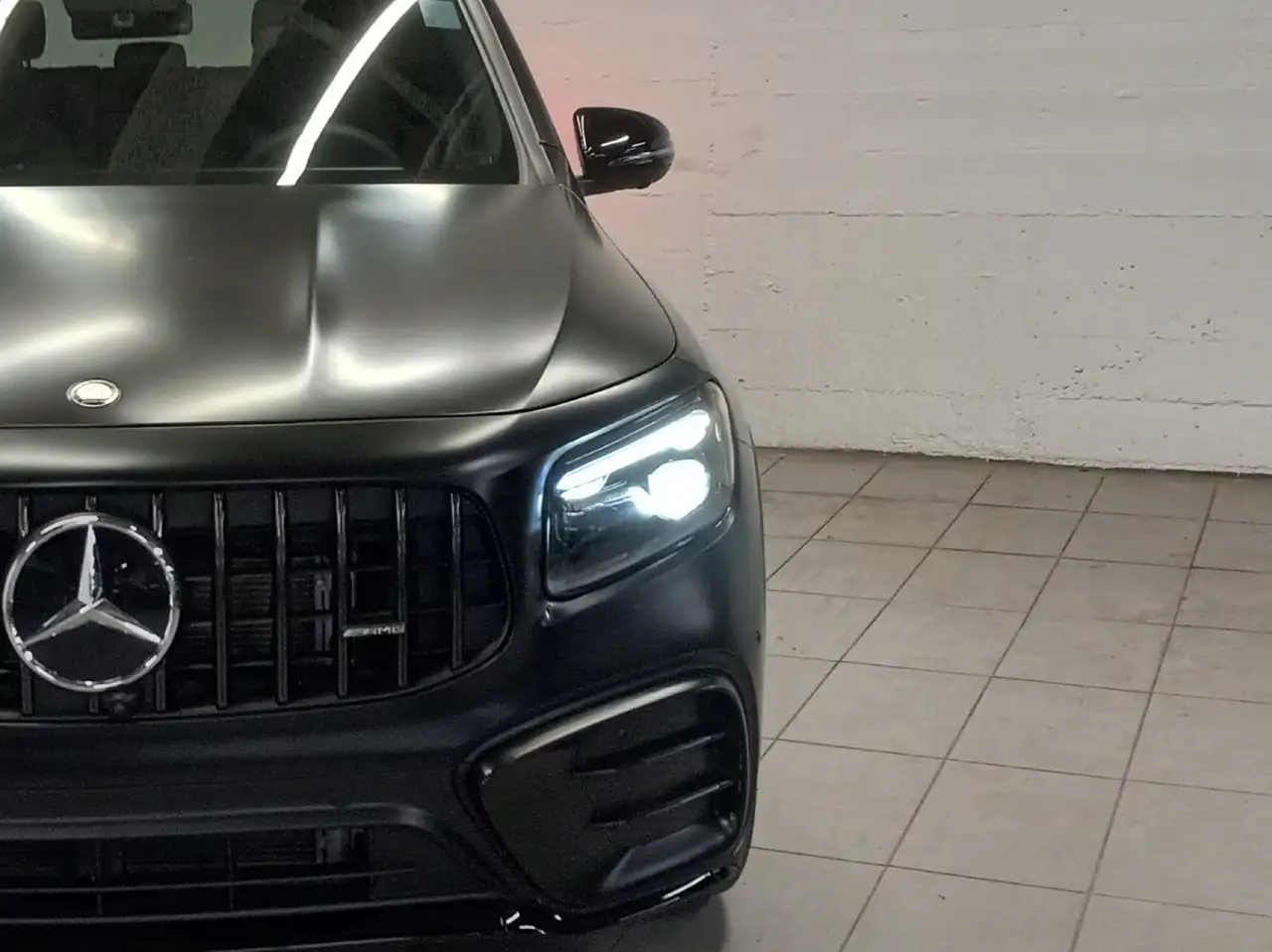 Mercedes-Benz GLB снимка Mercedes-Benz GLB