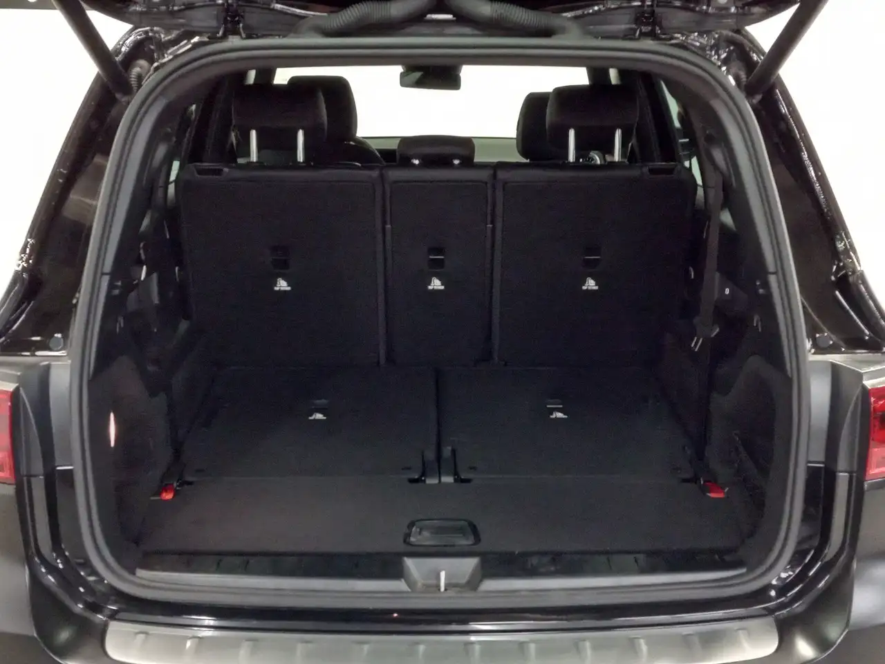 Mercedes-Benz GLB снимка Mercedes-Benz GLB