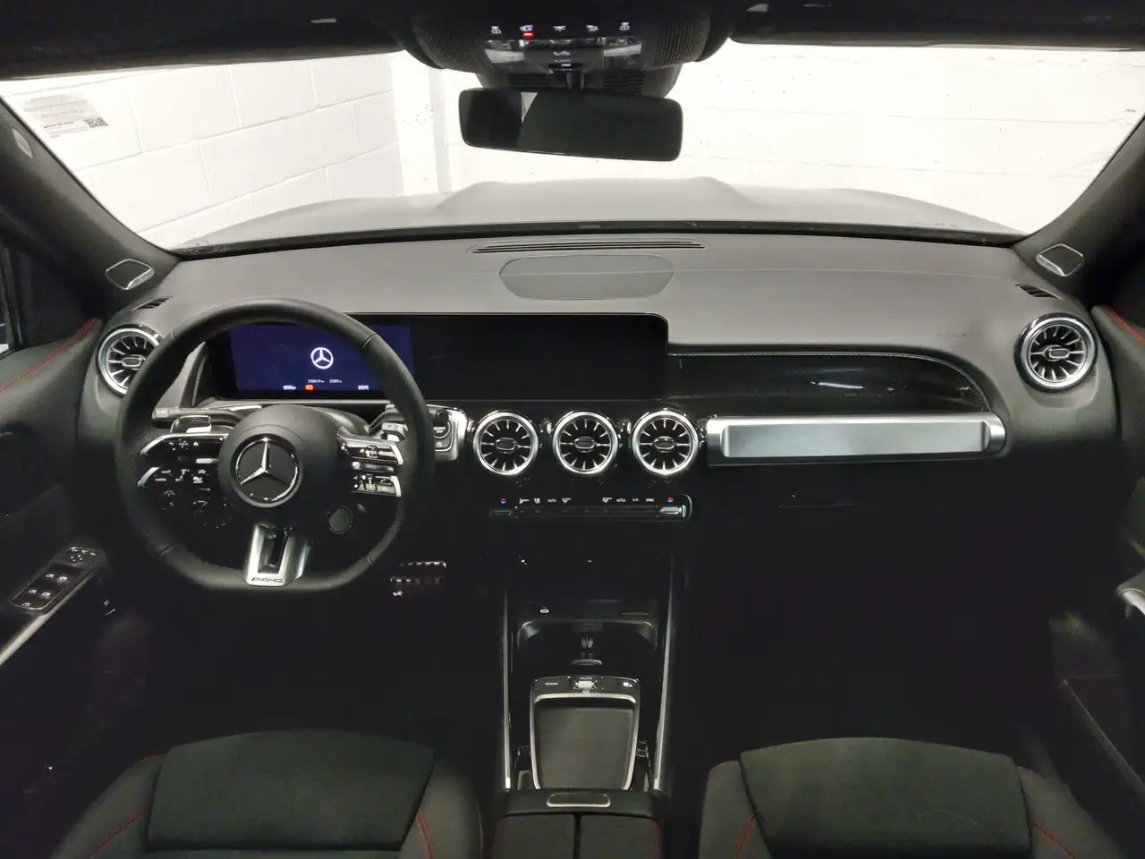 Mercedes-Benz GLB снимка Mercedes-Benz GLB