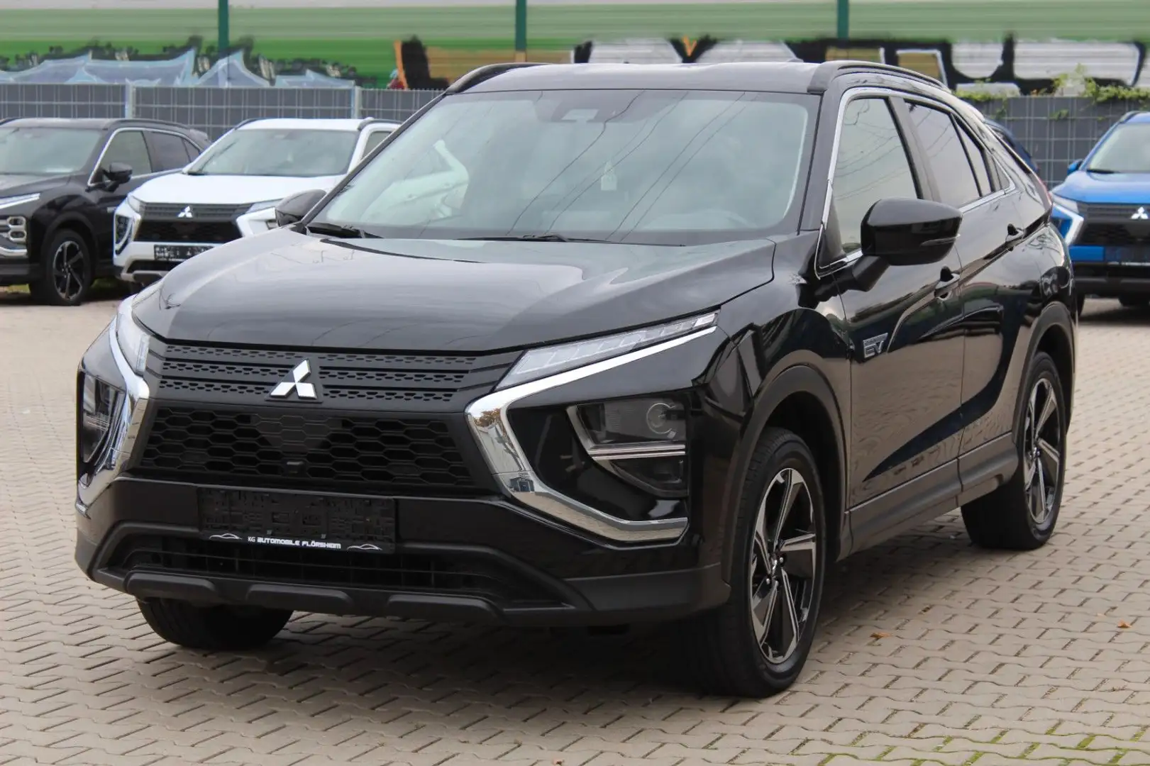 Mitsubishi Eclipse Cross 2.4 Basis 4WD AHK Schwarz - 1