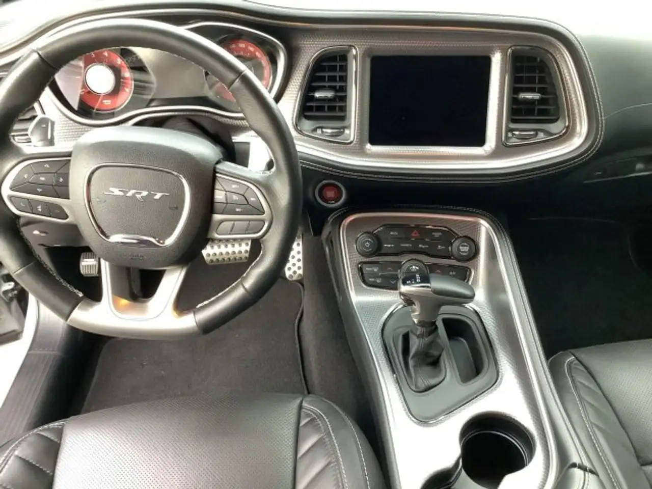 Dodge Challenger 2022 — фото 12
