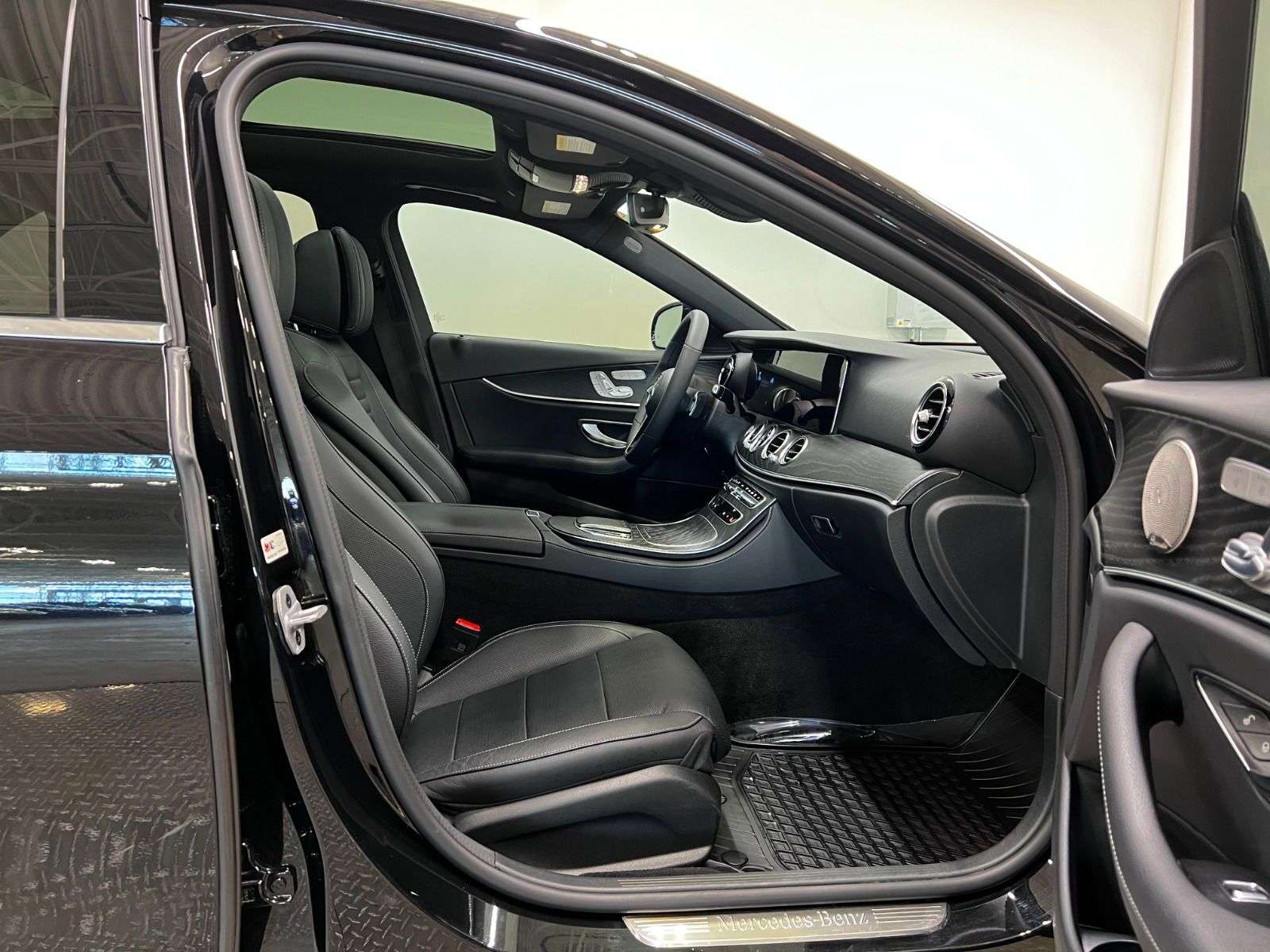 2023 Mercedes-Benz E-Class | 4Matic, One Owner, No Accidents, Two Sets Of Tir alt 5