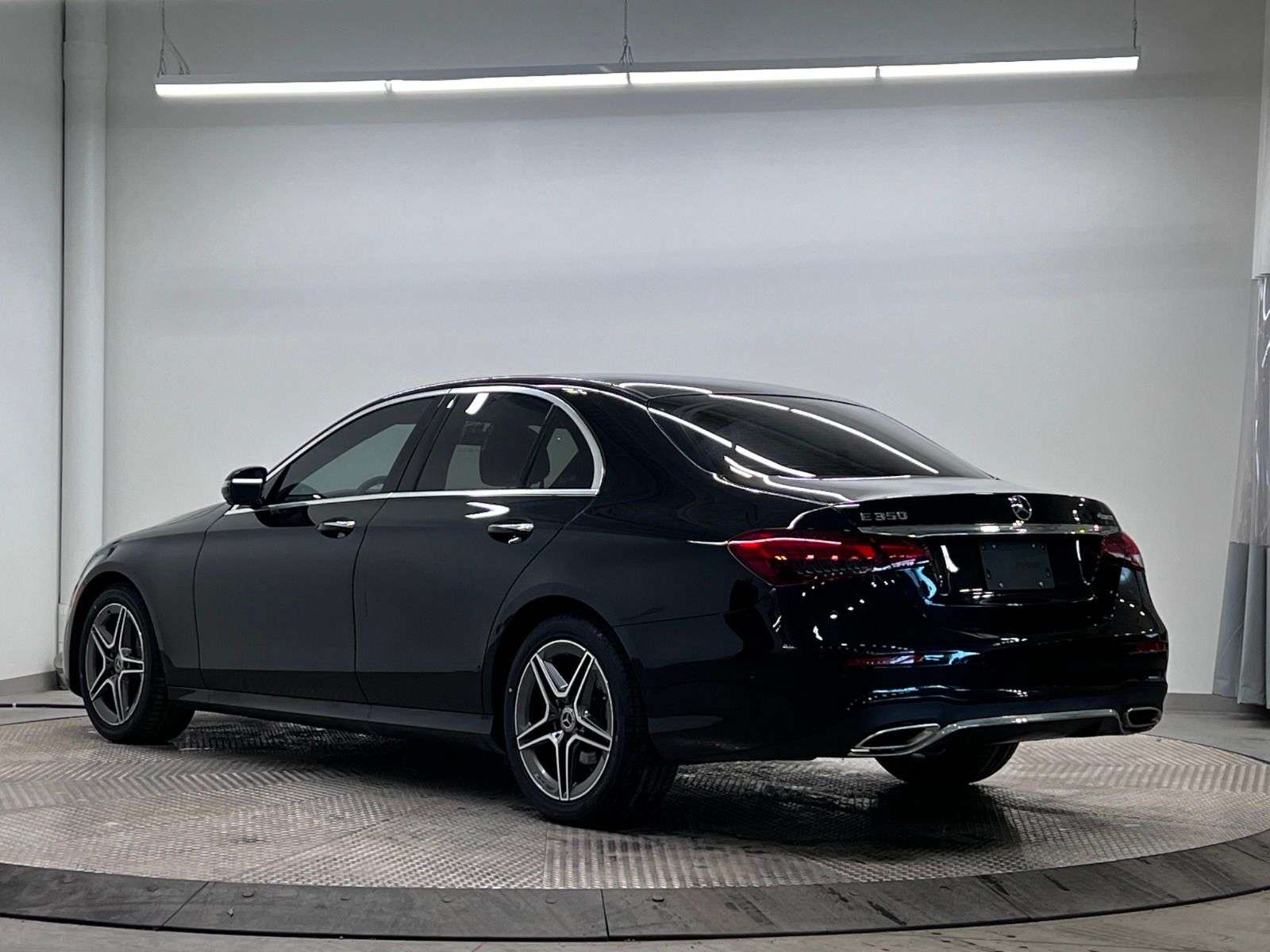 2023 Mercedes-Benz E-Class | 4Matic, One Owner, No Accidents, Two Sets Of Tir alt 3
