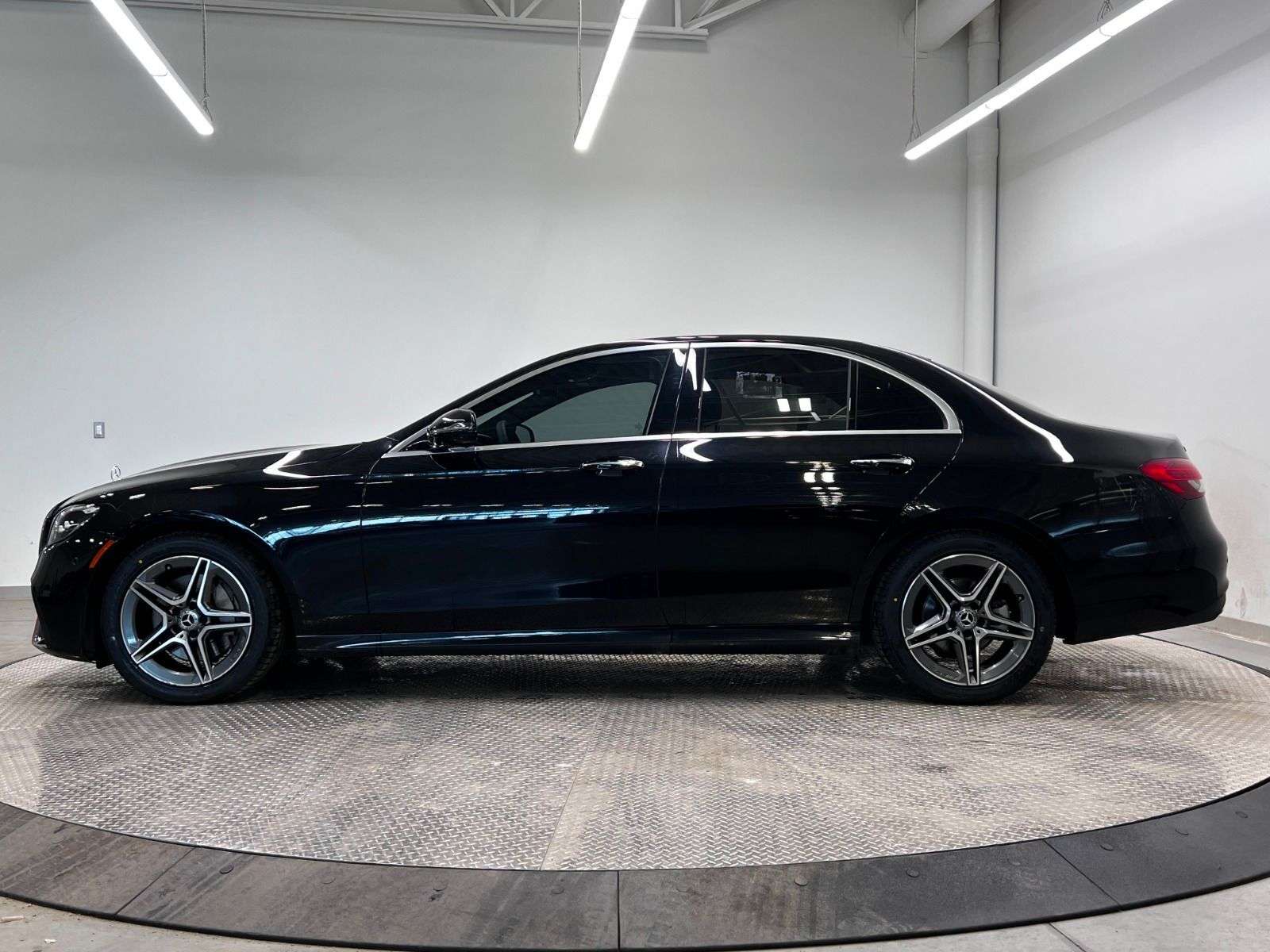 2023 Mercedes-Benz E-Class | 4Matic, One Owner, No Accidents, Two Sets Of Tir alt 2