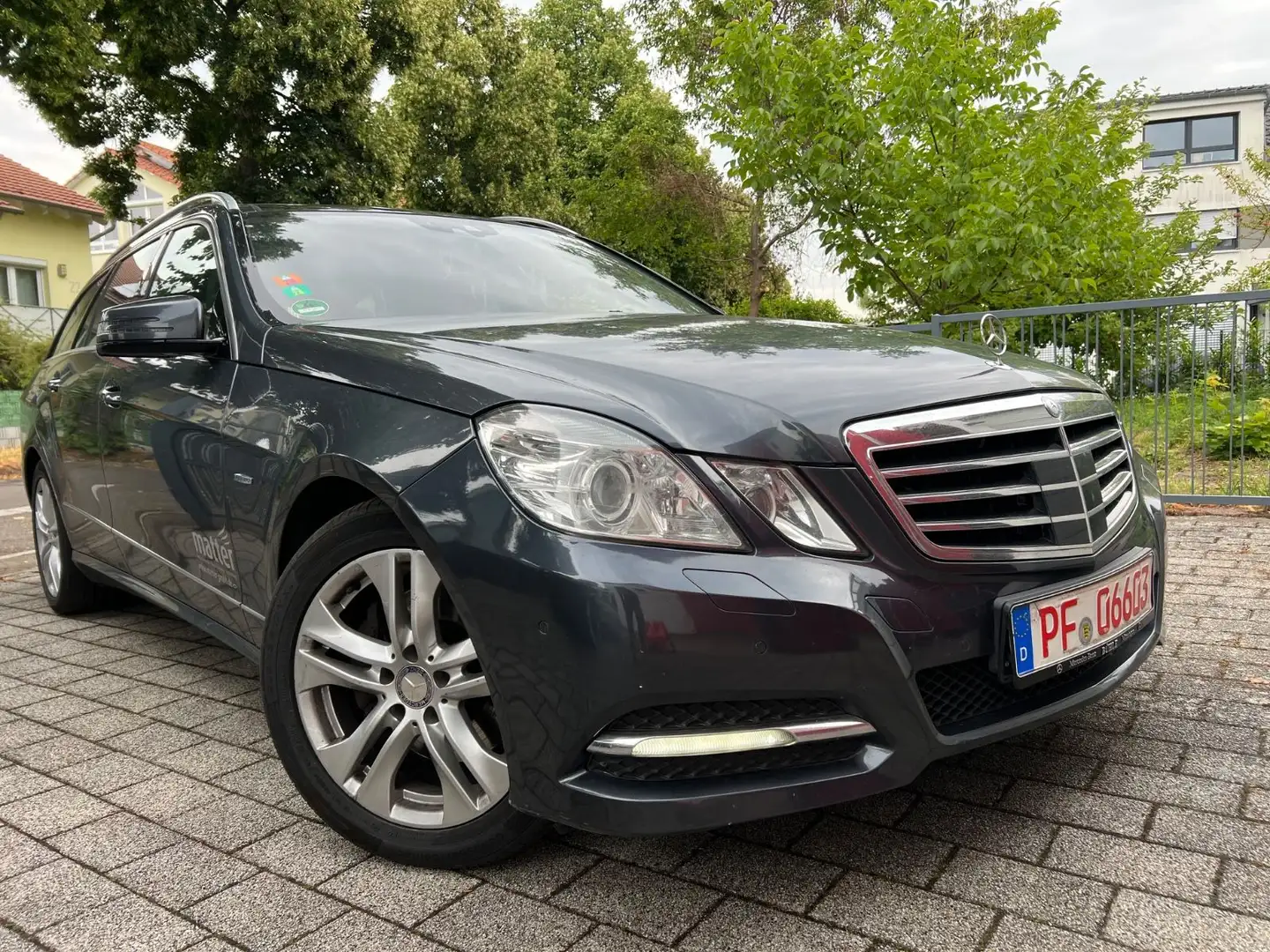 Mercedes-Benz E 350 CDI T-Modell 4Matic 7 Sitzer TOLLES AUTO ! Gris - 2