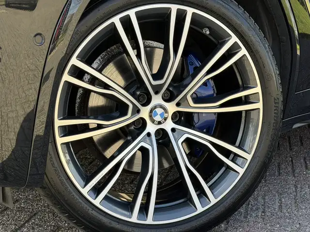 BMW X4 view 12