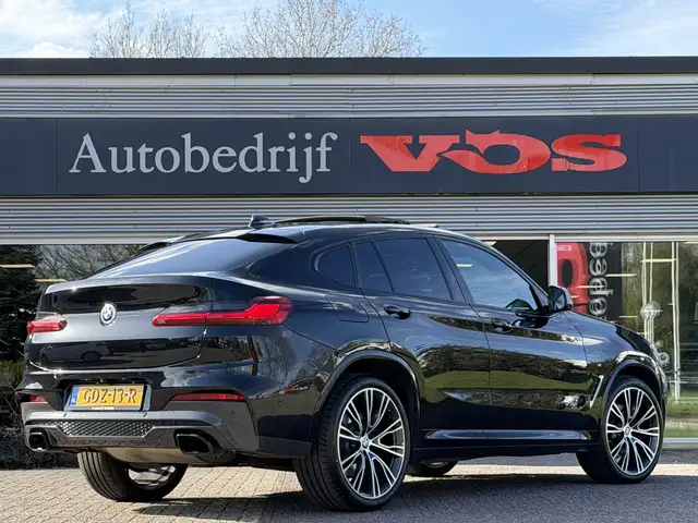 BMW X4 view 9