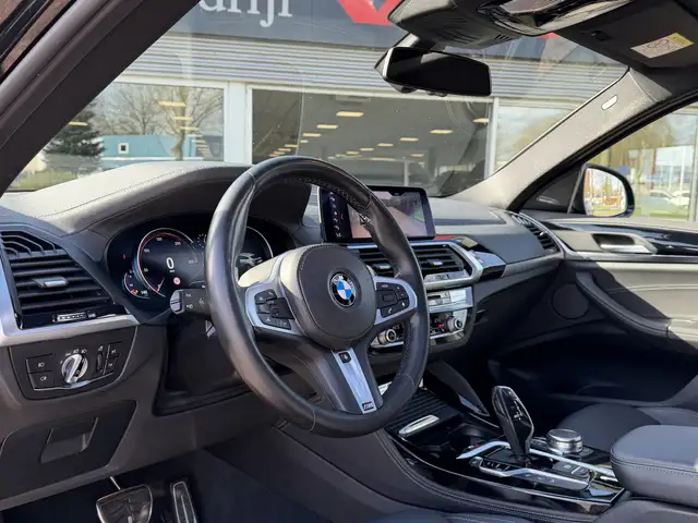 BMW X4 view 2