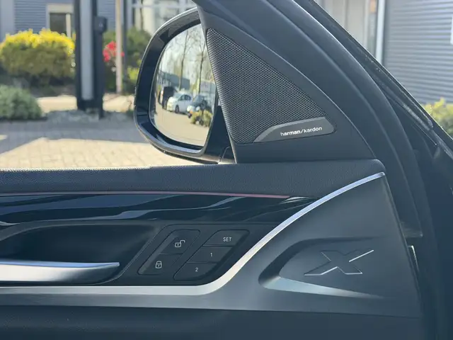 BMW X4 view 8