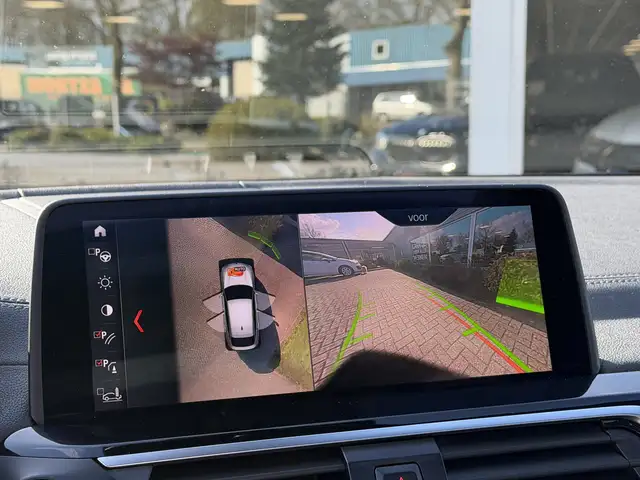 BMW X4 view 13