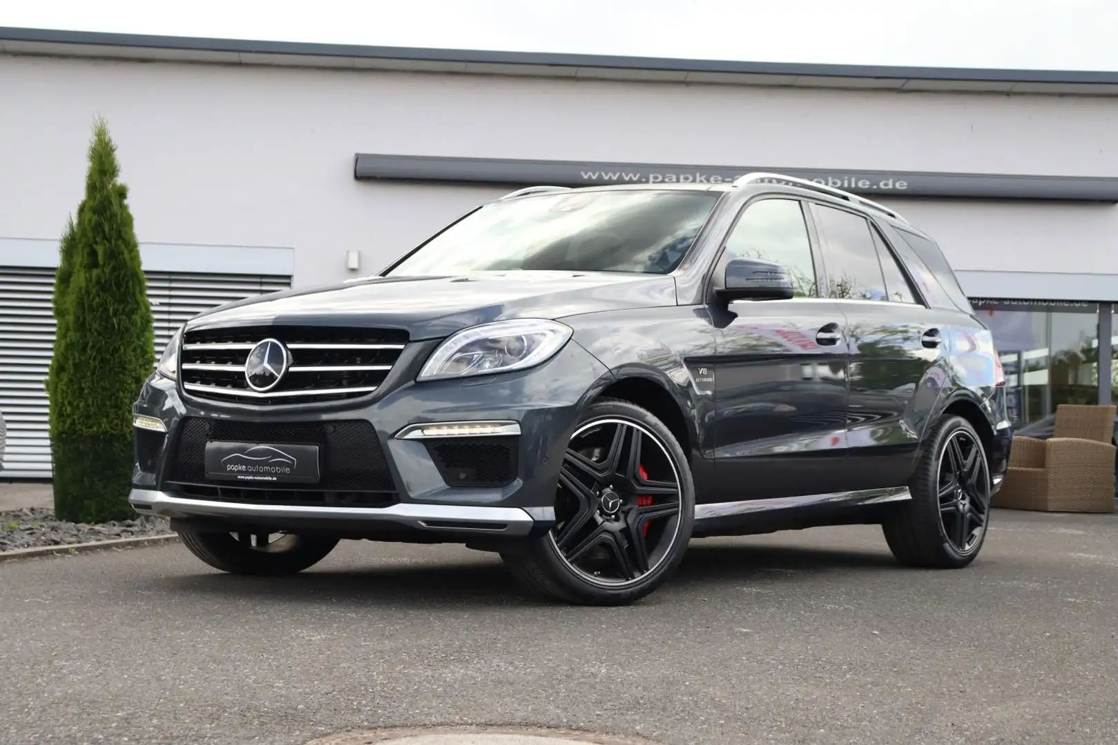 Mercedes-Benz ML 63 AMG +DRIVER+AHK+21ZOLL+PERFORMANCE+PANO+B&O+ Grigio - 2