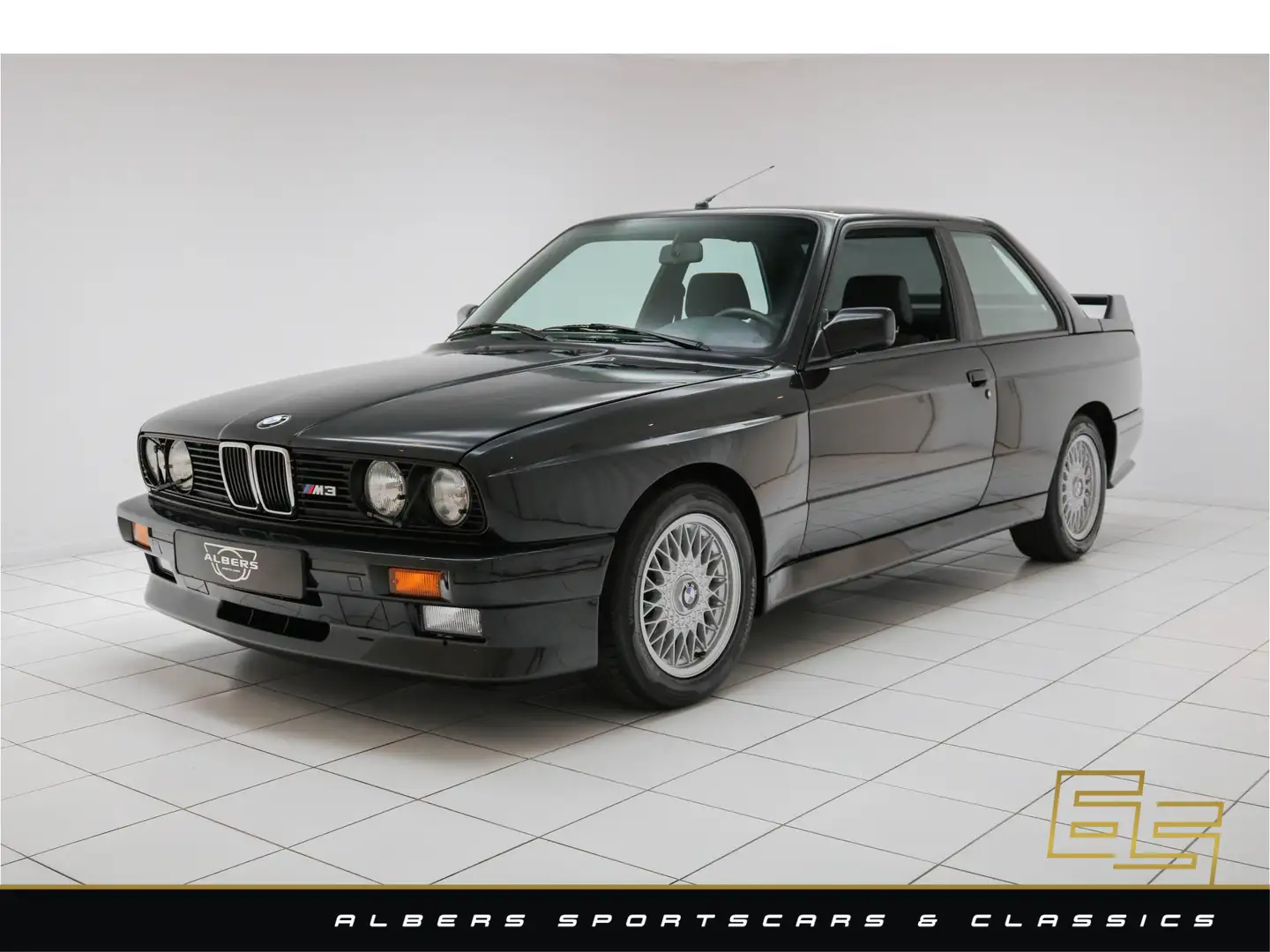 BMW M3 E30 * 1 owner * Perfect condition * crna - 1