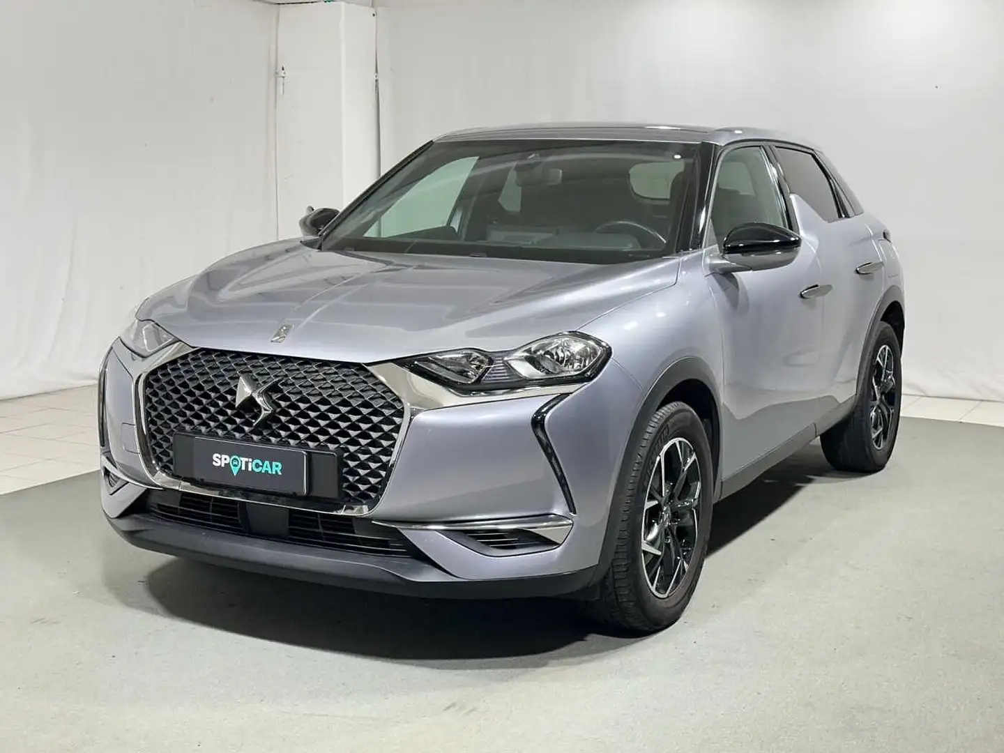 DS Automobiles DS 3 Crossback 1.5 BlueHDi 130 Auto So Chic Grijs - 1