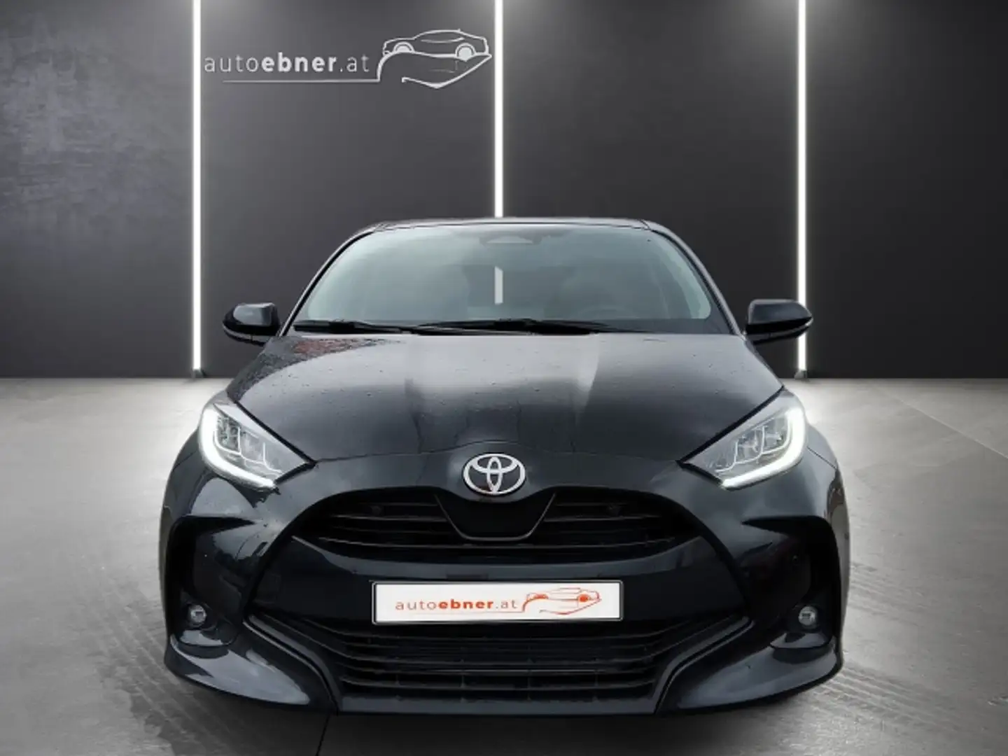 Toyota Yaris 1,5 VVT-i Hybrid Active Drive Aut. LED+RADAR+RFK+ Schwarz - 2