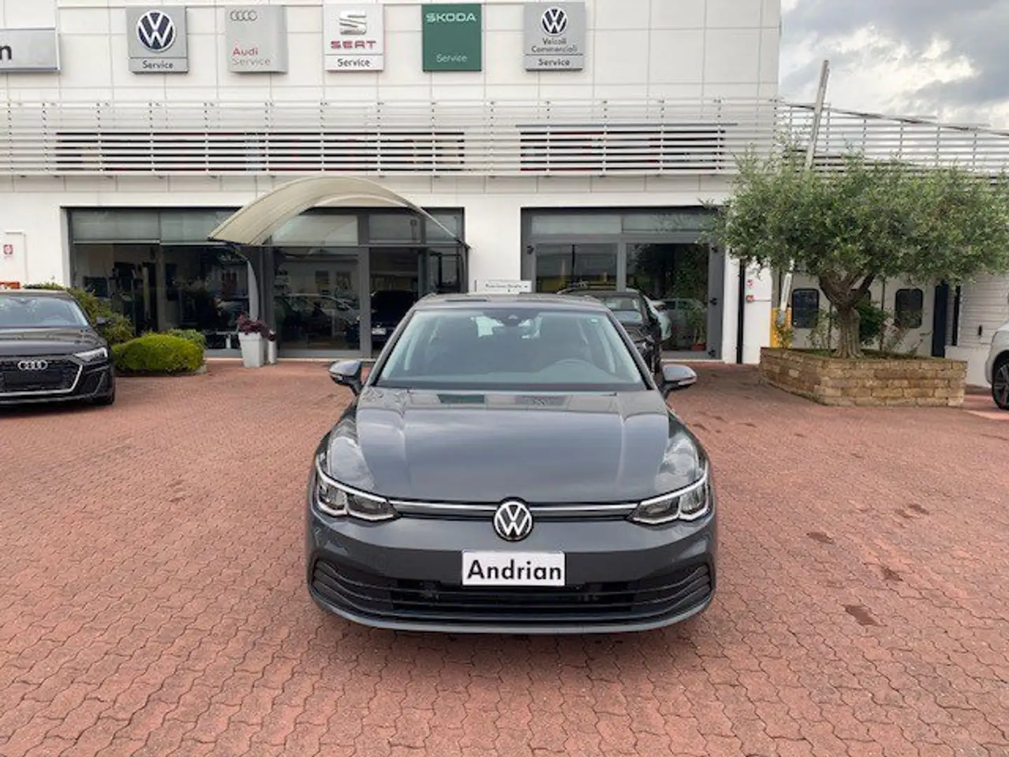 Volkswagen Golf 1.0eTSI EVO DSG Life/NEOPATENTATI/12 MESI GARANZIA Grigio - 2