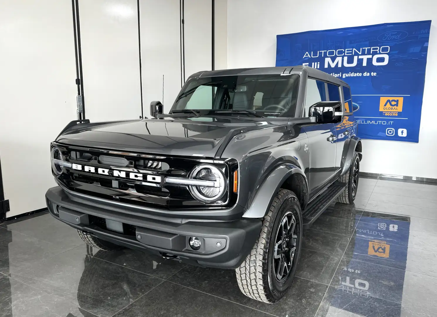 Ford Bronco 2.7 ecoboost V6 Outer Banks 4x4 335cv auto Šedá - 1