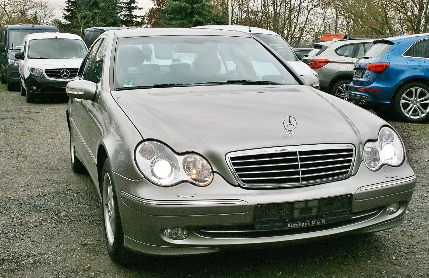 Mercedes-Benz C 180 Kompressor Aut.+1.Hand+Bi-Xenon+Navi+AHK+ Silber - 1
