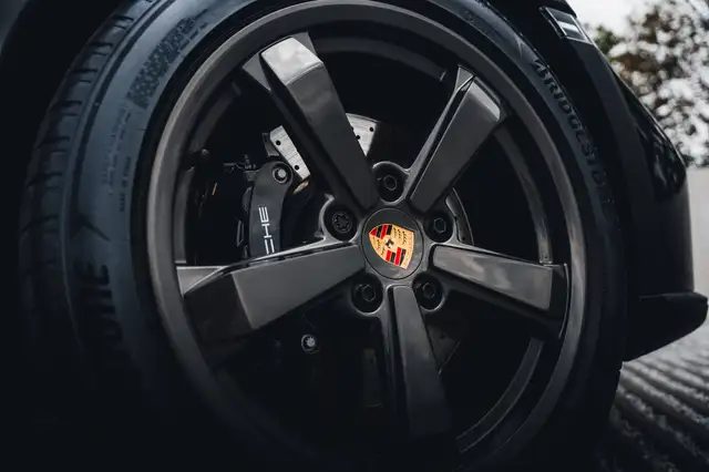 Porsche 911 view 12