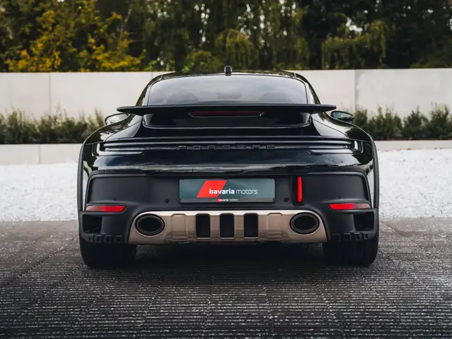 Porsche 911 view 7