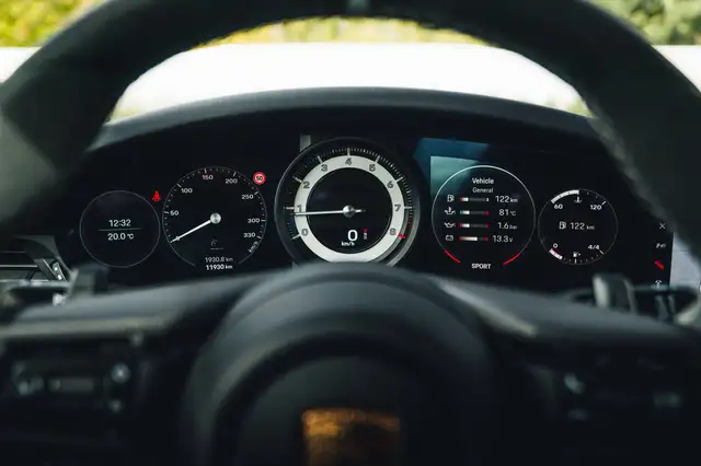 Porsche 911 view 14