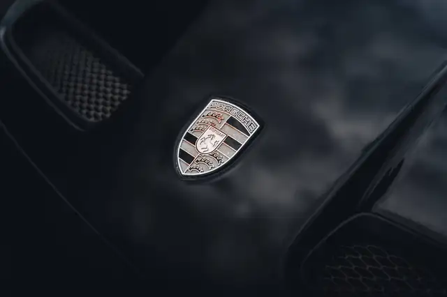 Porsche 911 view 10