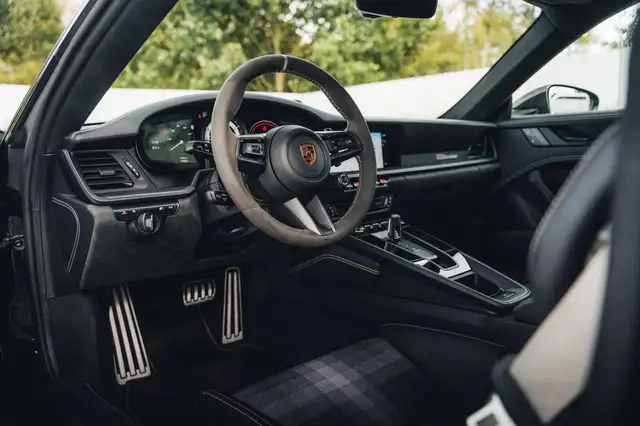 Porsche 911 view 13