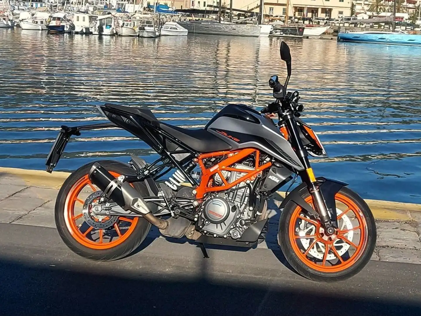 KTM 390 Duke - 1