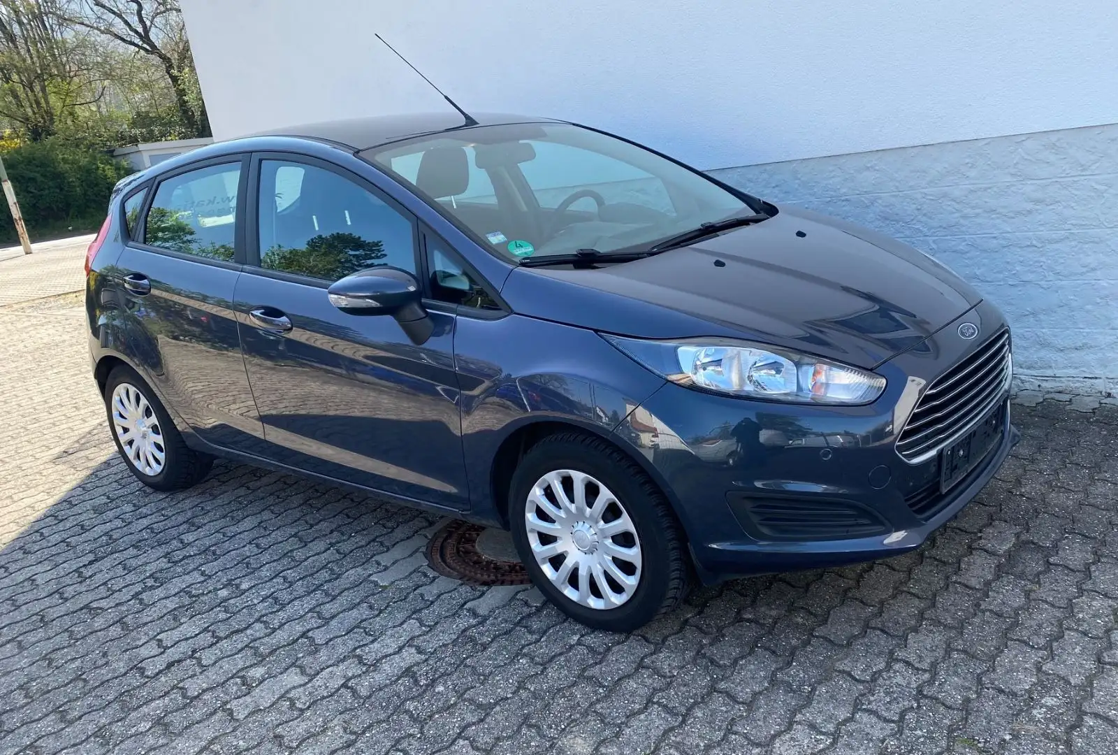 Ford Fiesta 1.0 5-türig Klima SHZ PDC Grau - 1