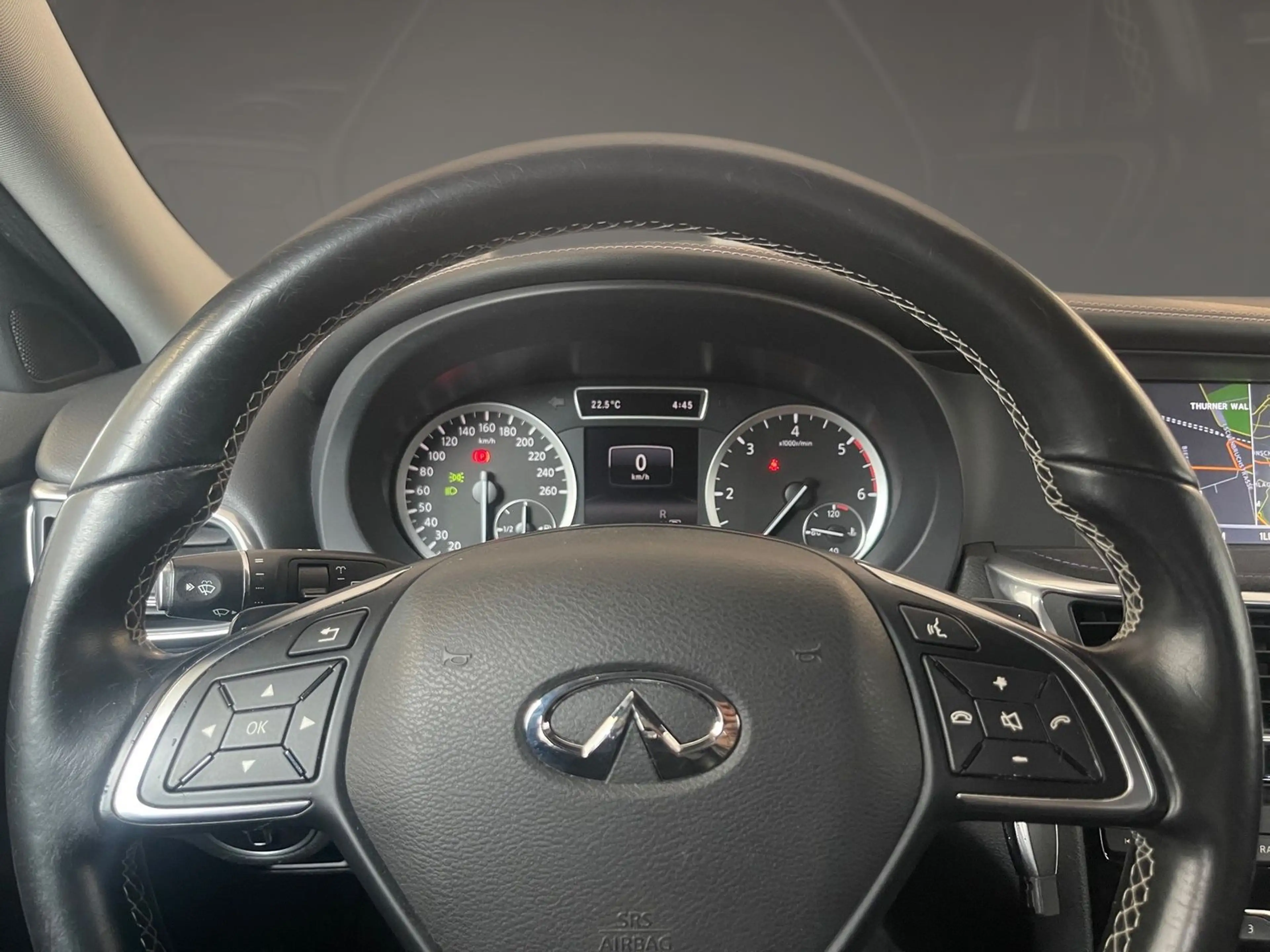 Infiniti Q30 1.5 d Sitzheizung Navi PDC Kamera Klima — photo 11