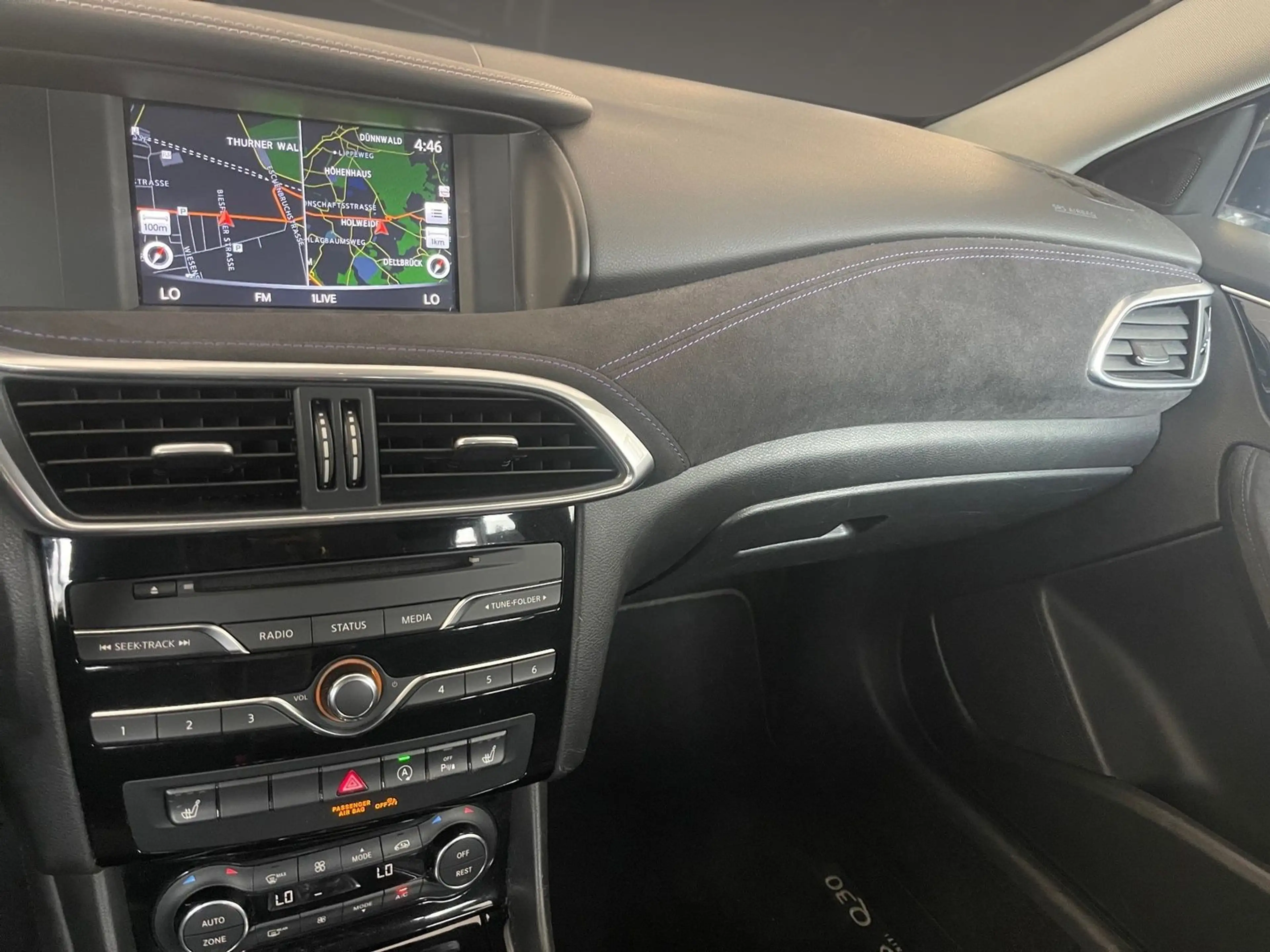 Infiniti Q30 1.5 d Sitzheizung Navi PDC Kamera Klima — photo 12