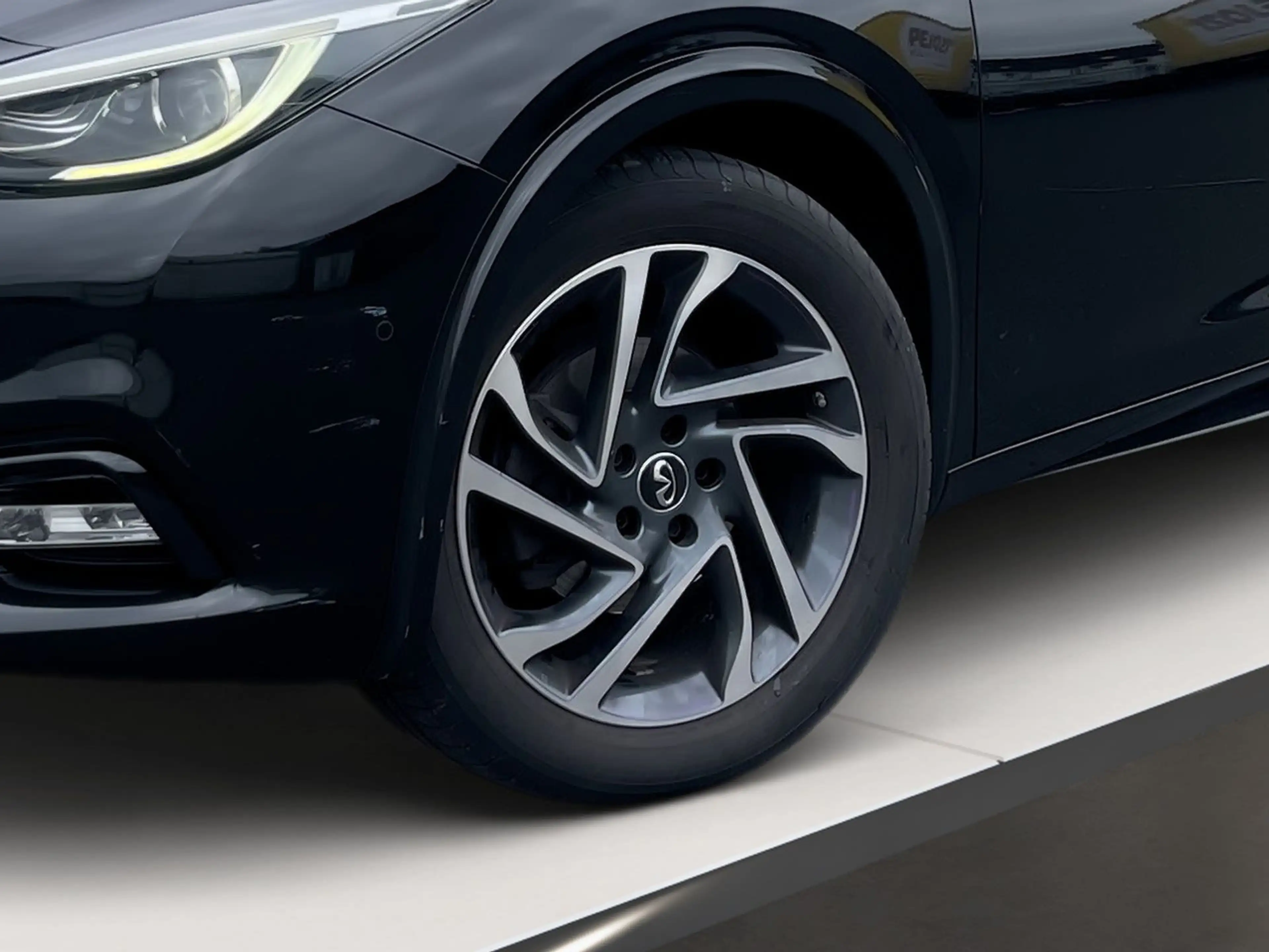 Infiniti Q30 1.5 d Sitzheizung Navi PDC Kamera Klima — photo 8