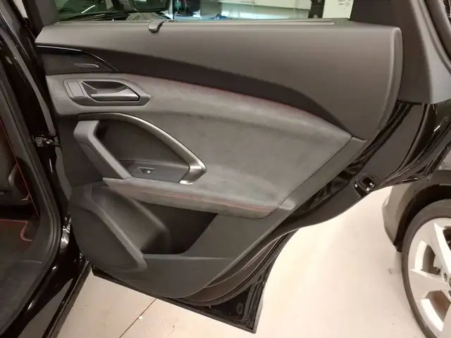 Audi Q5 view 9