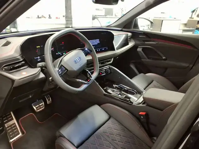 Audi Q5 view 4