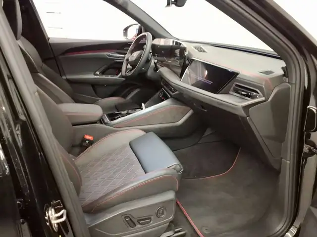 Audi Q5 view 12