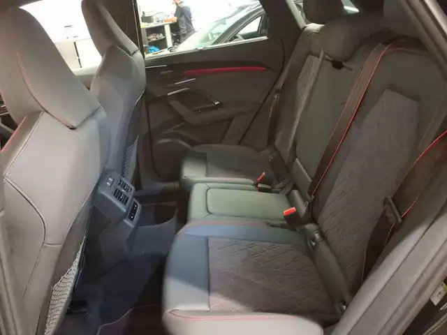 Audi Q5 view 6