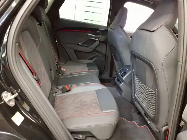 Audi Q5 view 10