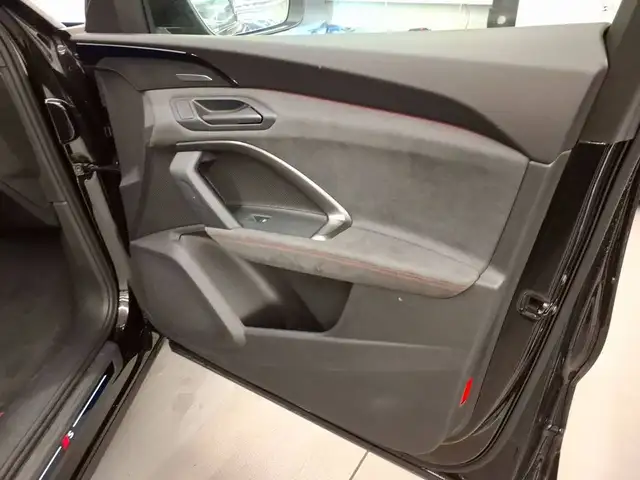 Audi Q5 view 11