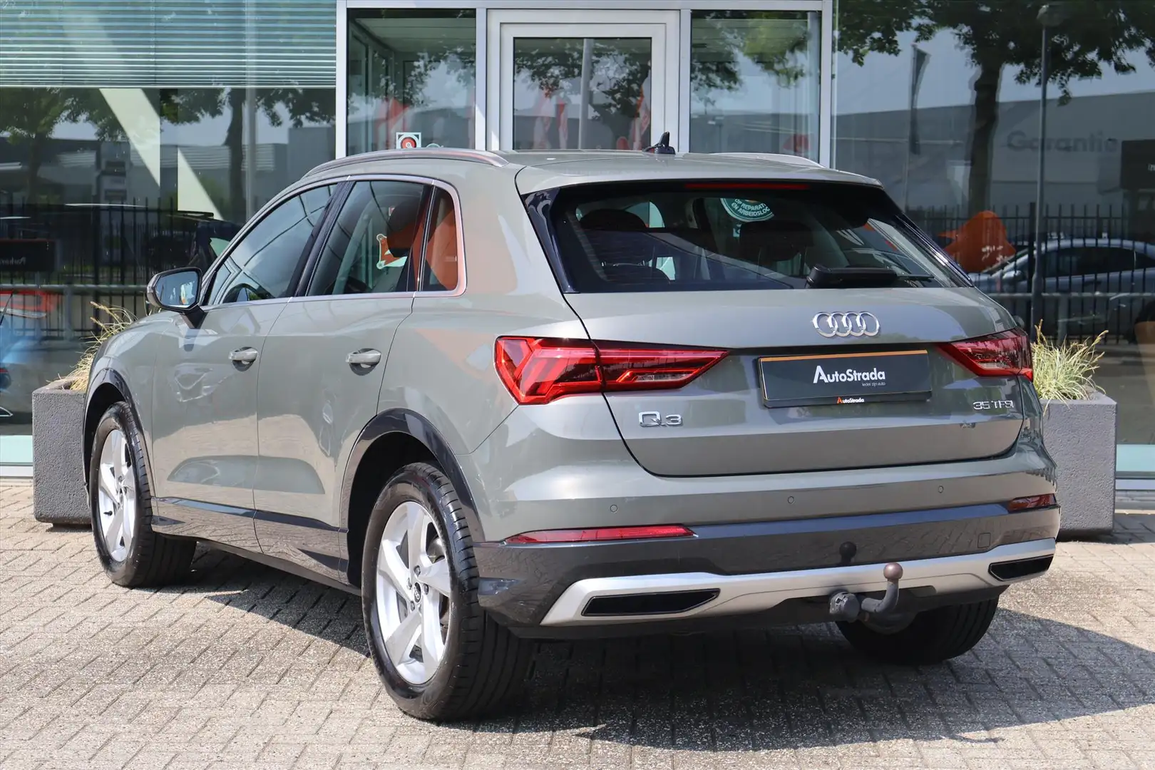 Audi Q3 35 Business Edition TFSI 150pk | Carplay | LED | C Grijs - 2