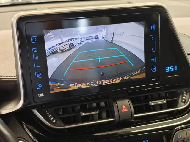 Toyota C-HR view 15