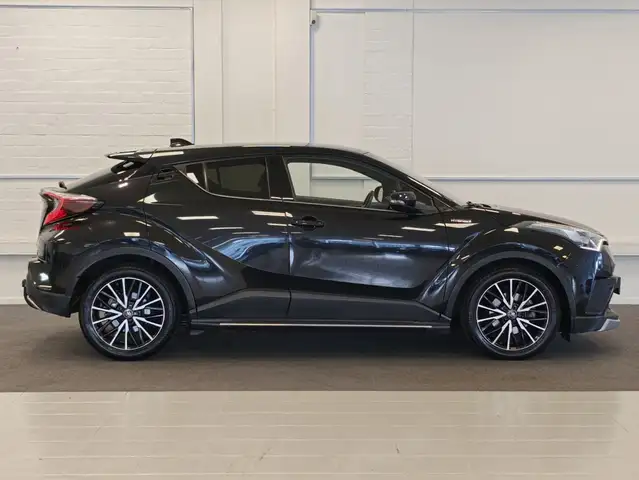 Toyota C-HR view 4