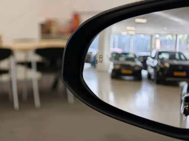 Toyota C-HR view 25