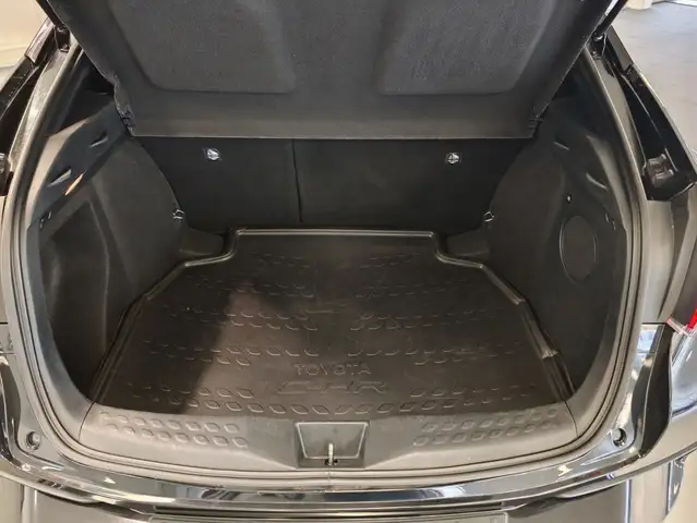 Toyota C-HR view 10