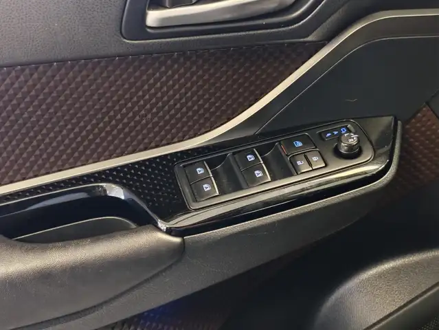 Toyota C-HR view 18