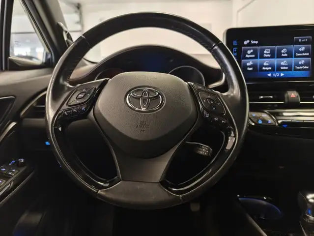 Toyota C-HR view 11